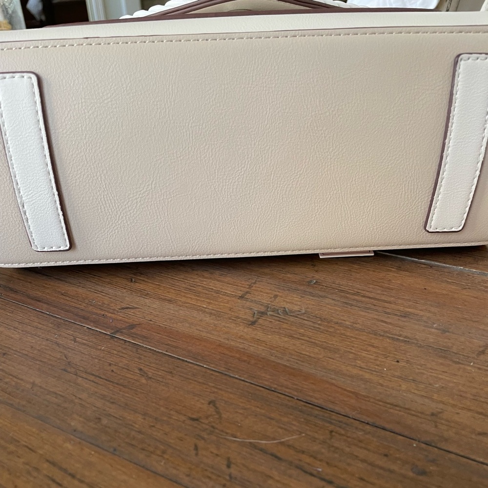 BCBGeneration, handbag, NWT, separate shoulder strap, beautiful for Easter🐣 - Picture 4 of 5